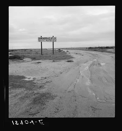 [Untitled photo, possibly related to: Kern County, California. Beside…, 1939