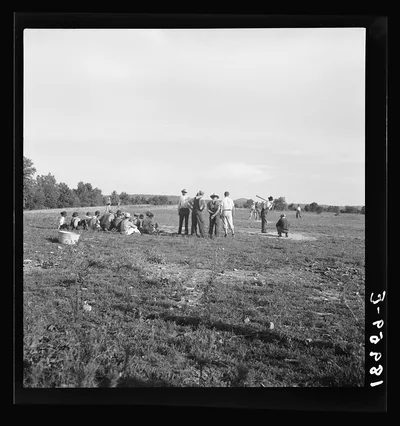 Near mountain home, northern Arkansas, on U.S. 62. Farmers' baseball…, 1938