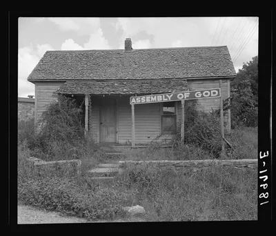 Northern Arkansas on U.S. 62. Migrants carry this sect to California, 1938