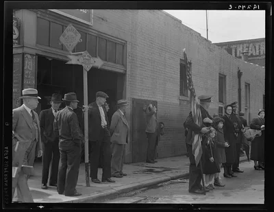 Salvation Army, San Francisco, California. Men come out of adjacent…, 1939