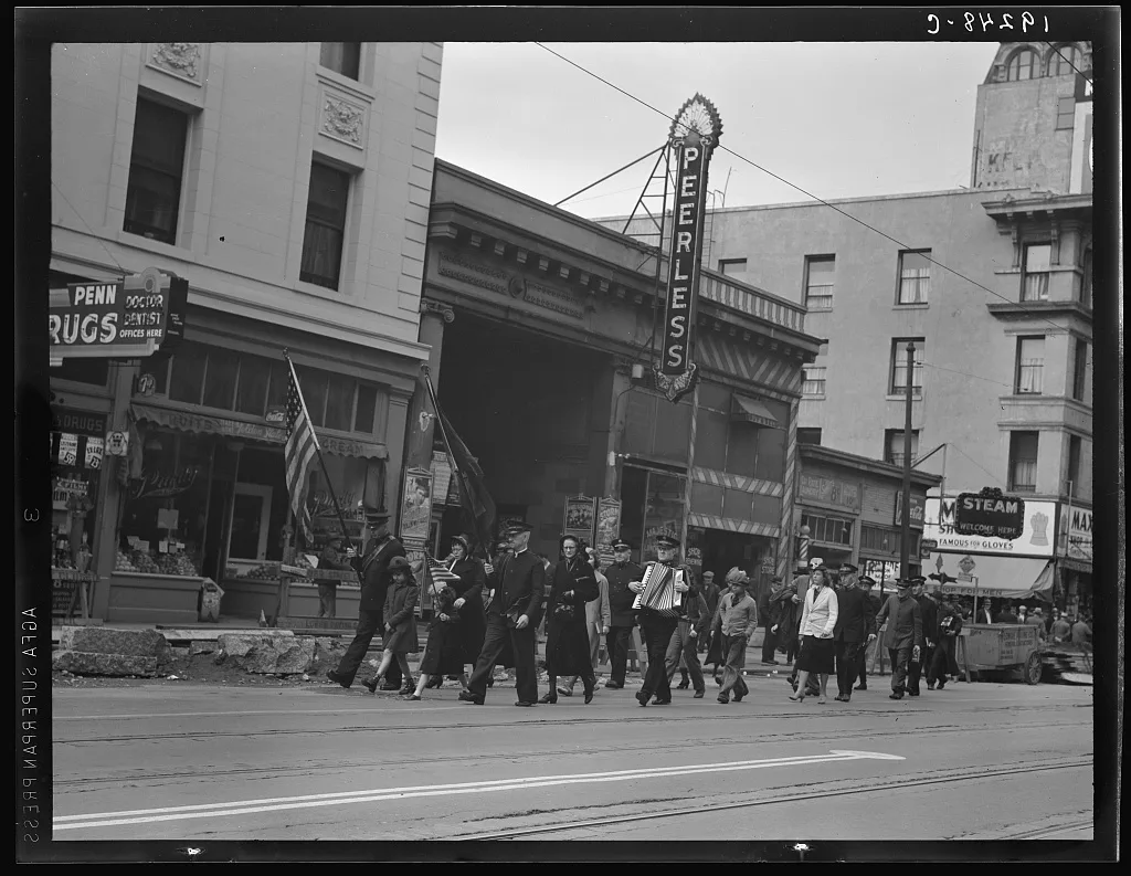 Salvation Army, San Francisco, California. Returning to headquarters;…, 1939