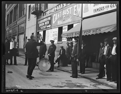 Preaching to the crowd. Salvation Army, San Francisco, California, 1939
