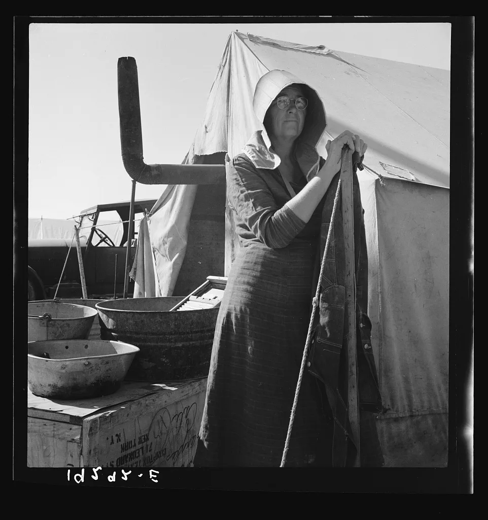 Texas woman in carrot pullers' camp. Imperial Valley, California.…, 1939