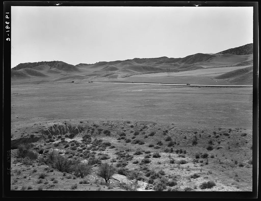 U.S. 99 on ridge over Tehachapi Mountains. Heavy truck route between…, California, 1939