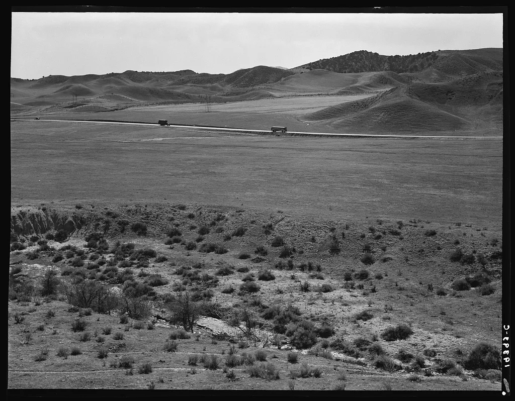 U.S. 99 on ridge over Tehachapi Mountains. Heavy truck route between…, California, 1939