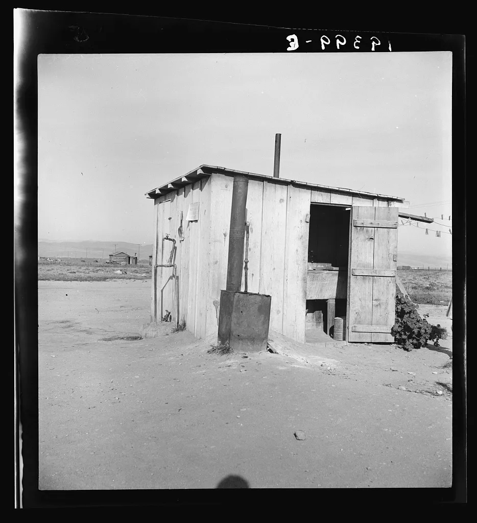 Laundry facilities for ten cabins at Arkansawyers auto camp, Salinas…, California, 1939