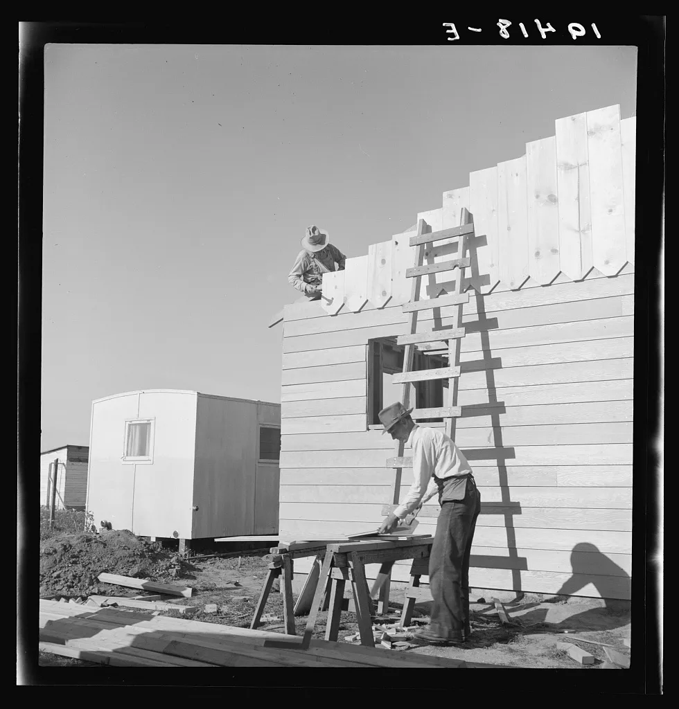Father and son, recent migrants to California, building house in…, 1939