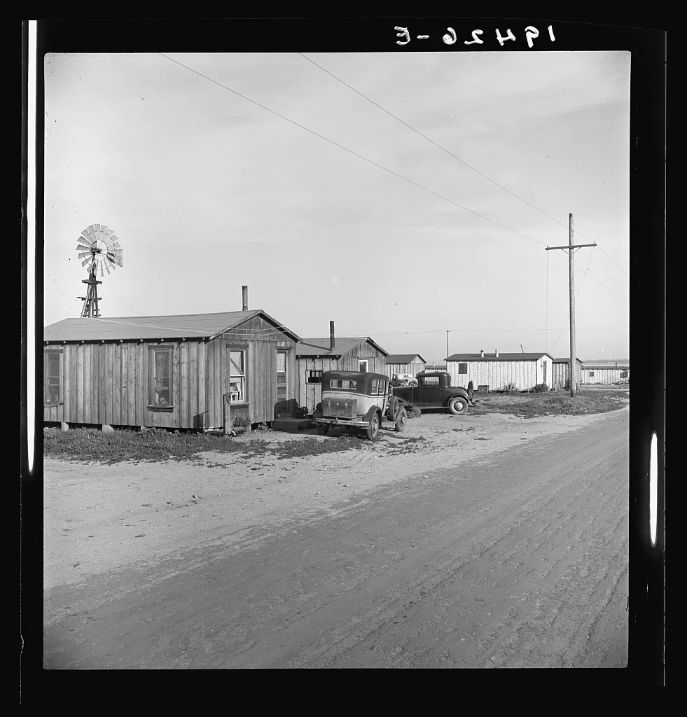 Rented cabins, ten dollars a month, in vicinity of Arkansawyers auto…, California, 1939