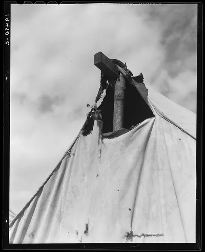 Pea picker's tent near San Jose, California, 1939
