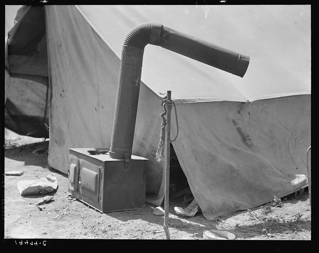 Pea pickers' tent near San Jose, California, 1939