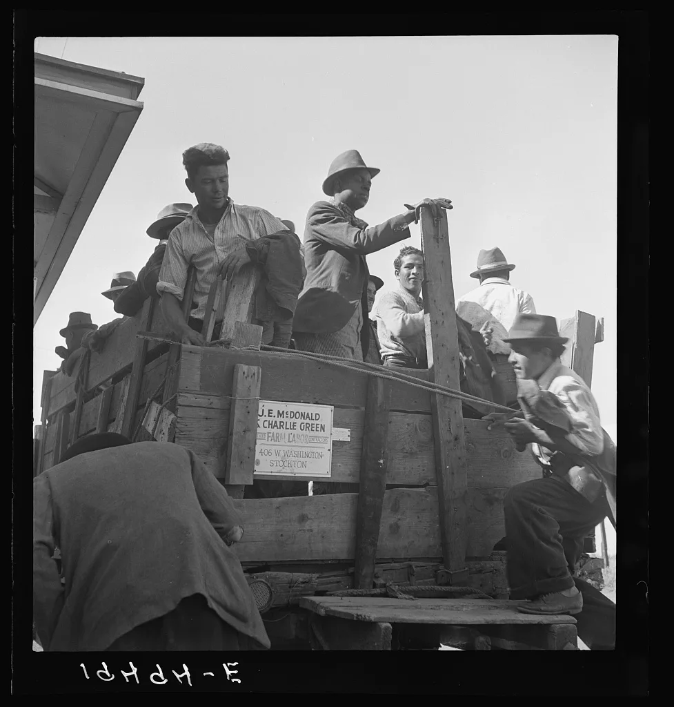[Untitled photo, possibly related to: Gangs of single men, pea…, California, 1939