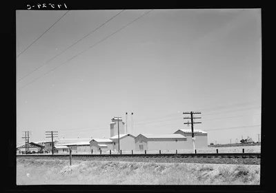 [Untitled photo, possibly related to: Between Tulare and Fresno,…, California, 1939