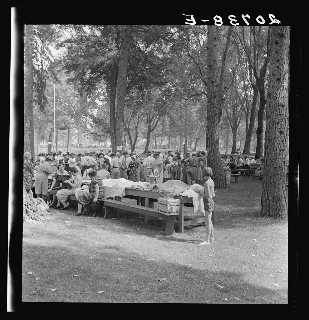 Oregon, Josephine County, Grants Pass. A picnic in town park on Rogue…, 1939