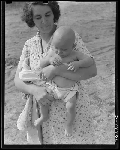 Oregon, Josephine County, near Grants Pass. Hop picker's family. They…, 1939