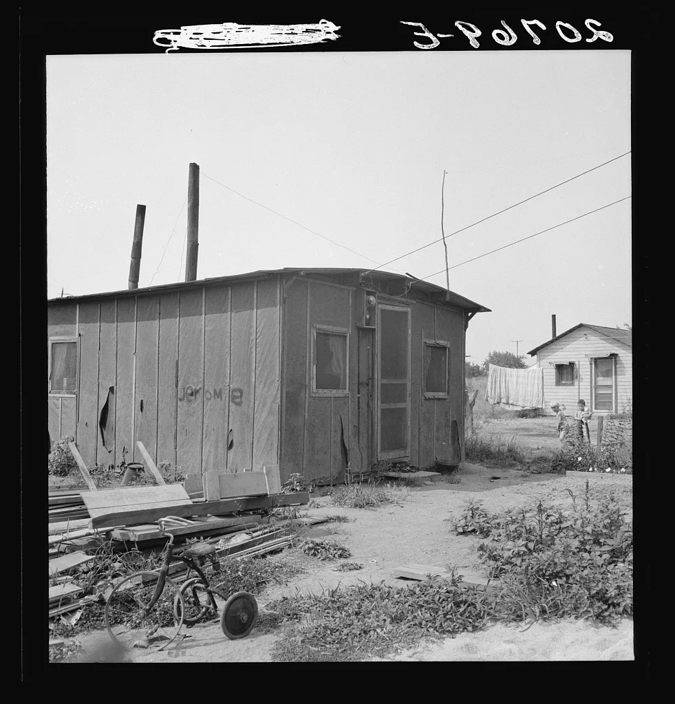 Washington, near Yakima. Close-up of present dwelling from which…, 1939