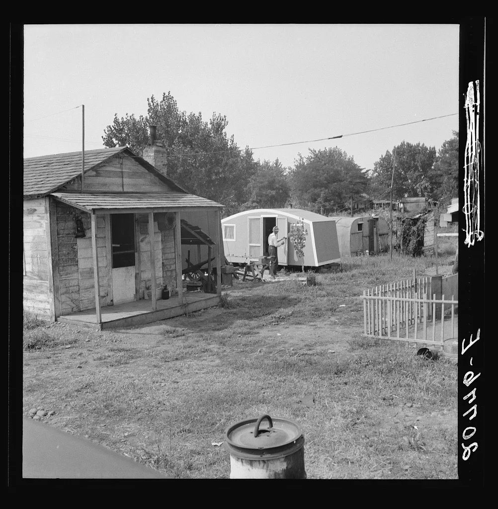 Washington, Yakima shacktown, (Sumac Park) is one of several large…, 1939